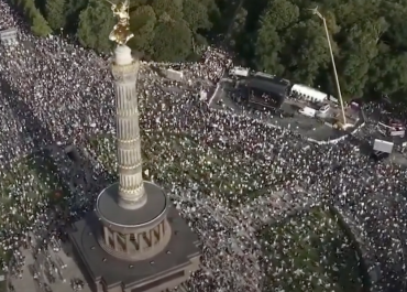 Querdenken-Demonstration in Berlin - Tausende protestieren für den Frieden...