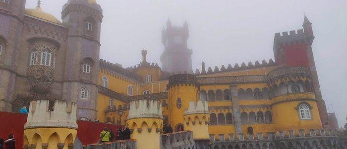 Die “spinnen die Eliten”: Das Spuk-Schloss von Portugal!